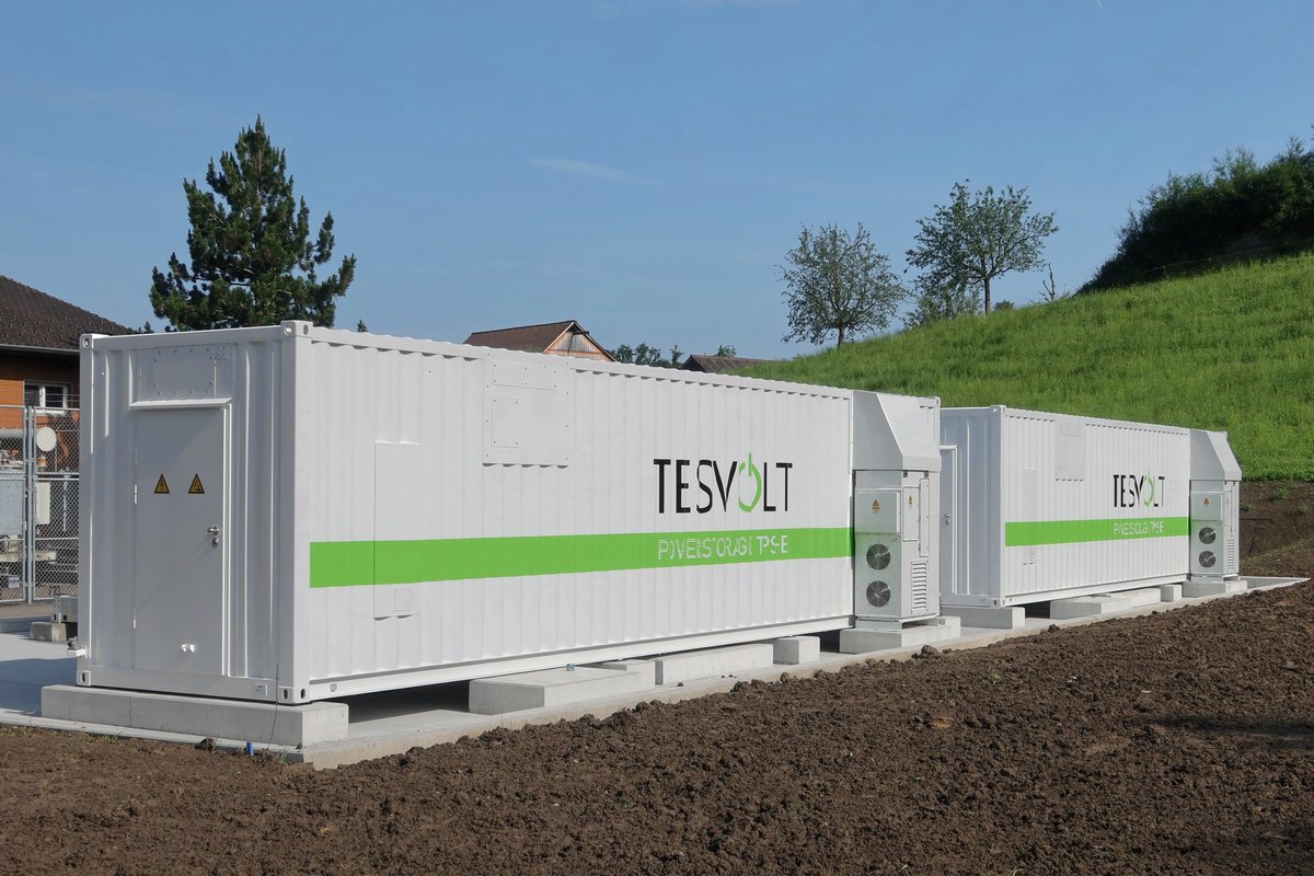 Container-based battery storage facility in grid operation